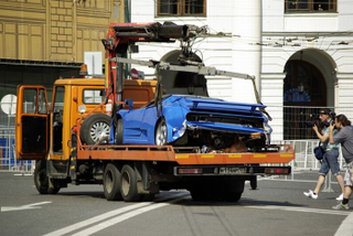 Illustration for article titled Bugatti EB110 Crashed In Moscow